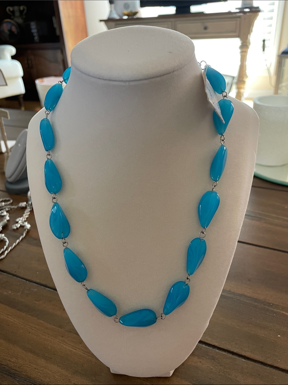 Descriptive): Chunky Turquoise Blue Teardrop Beaded Statement Necklace, 18-20"